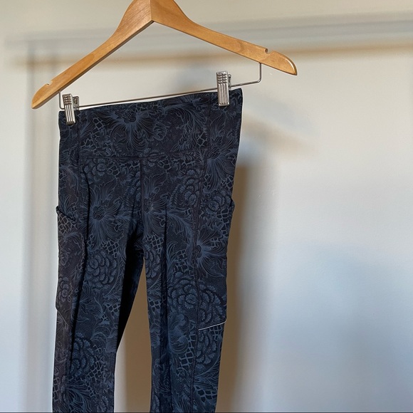 Lululemon Fast and Free High Rise Crop - Picture 1 of 4